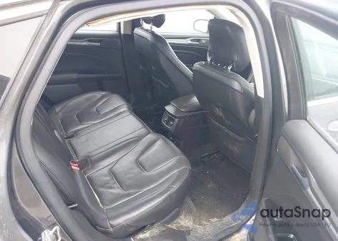 2015 Ford Fusion Hybrid Titanium z USA, uszkodzony, nr VIN 3FA6P0RU0FR117779